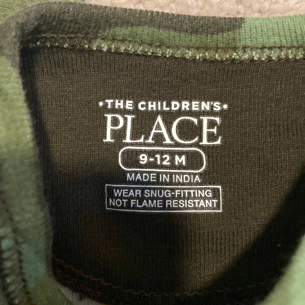The Children’s Place 9-12MO Army Sleeper - Picture 2 of 2